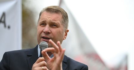 Radni PiS założyli klub Rozwój Plus. Szybka reakcja Czarnka