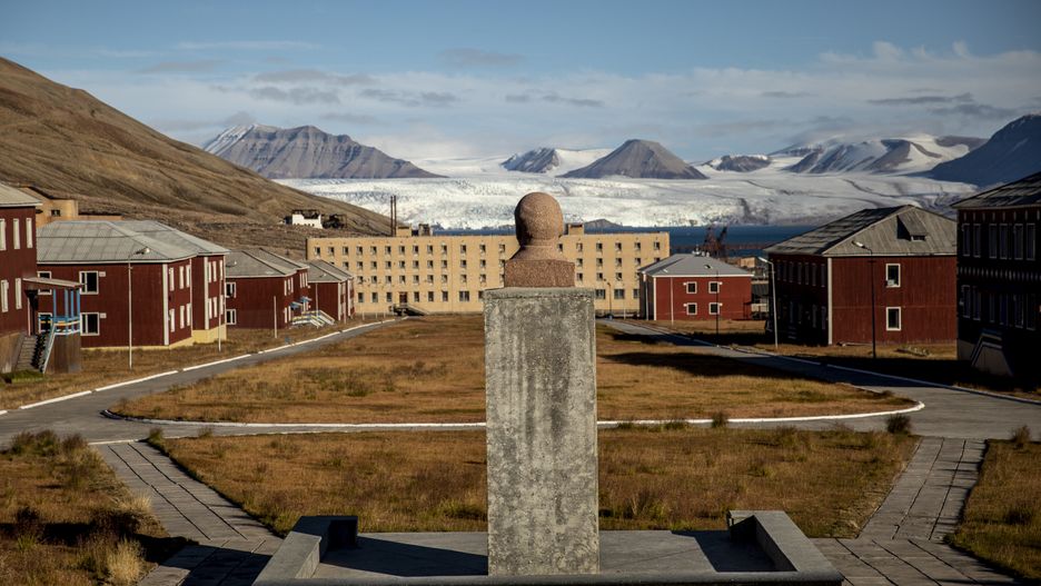 
Pyramiden - rosyjskie miasto-widmo, opuszczone w1998 roku przez 100 tysięcy górników, ma być  w przyszłości rosyjskim ośrodkiem naukowym, miejscem prac arktycznych naukowców z Rosji i partnerskich krajów  