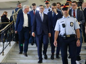 Morawiecki ucina spekulacje. "Nie zamierzam prowadzić takich rozmów"
