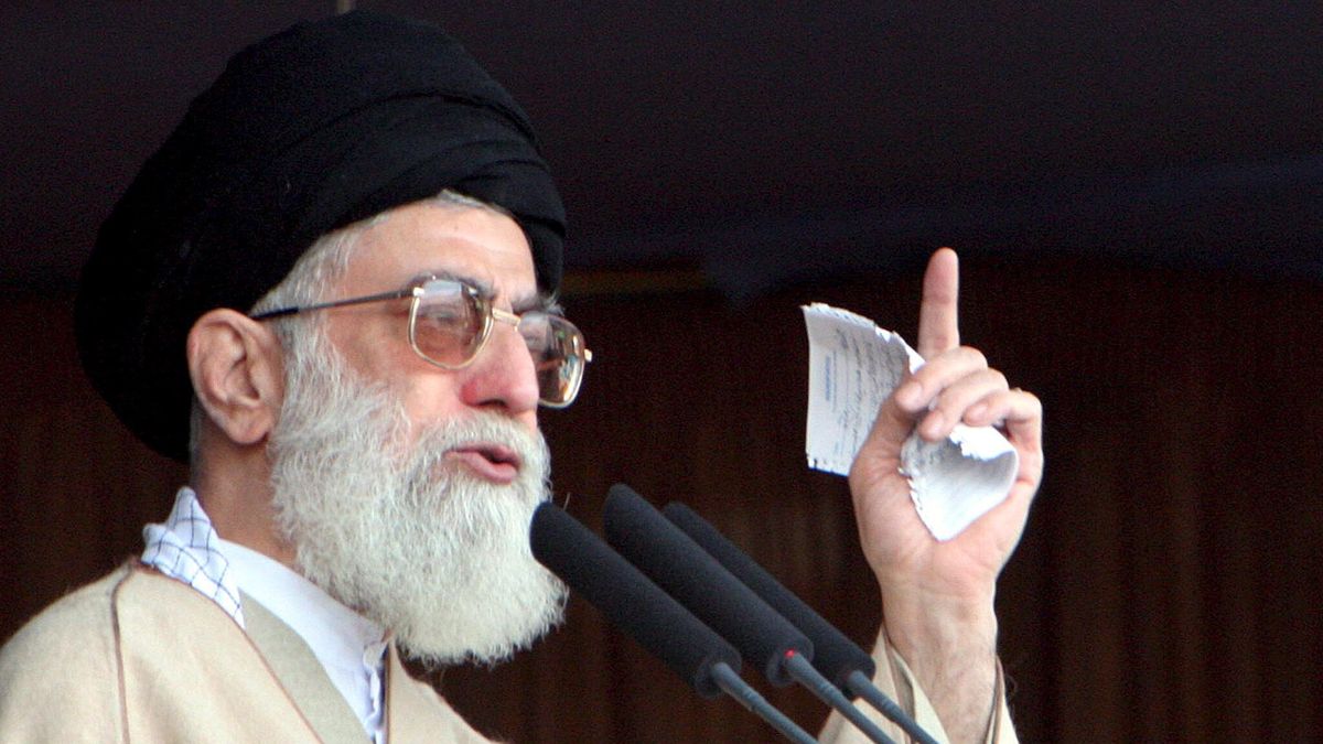 FILE Iranian Supreme Leader Ayatollah Ali Khamenei speaking during the Eid-al-Fitr ceremony in Teheran, on Friday, 04 November 2005, marking the end of the fasting month of Ramadan which was held one day later than the other Islamic countries. US President Donald Trump has claimed Khamenei has been killed in an airstrike 28 February 2026 as Israel and the US have launched a war on Iran, his secure compound being heavily damaged in the initial attacks. EPA/ABEDIN TAHERKENAREH *** Local Caption *** 00567597 Dostawca: PAP/EPA.