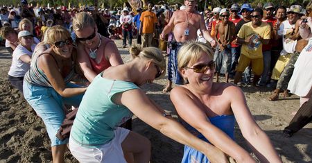 Władze Bali mają dość niesfornych cudzoziemców. Turyści dostaną ściągawkę, co można robić, a co jest zakazane