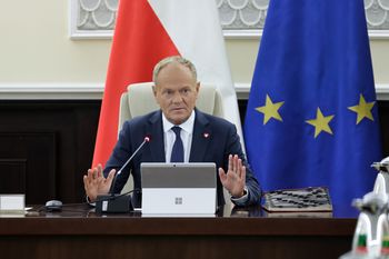 Tusk o incydencie z pociągami. "Nie wygląda to na profesjonalną akcję"