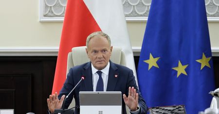 Tusk o incydencie z pociągami. "Nie wygląda to na profesjonalną akcję"
