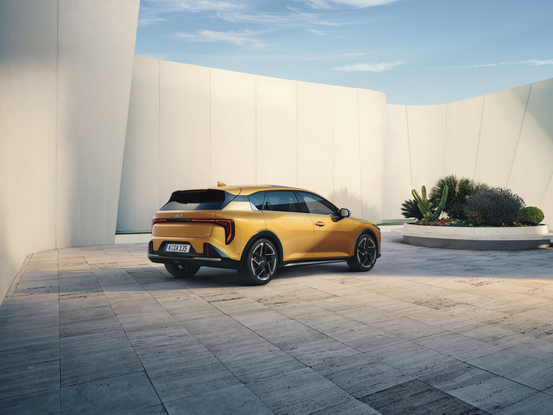 Kia K4