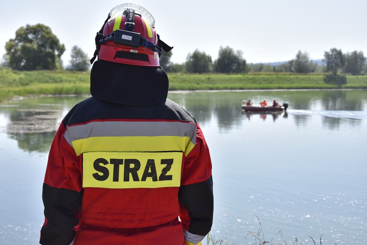 Szczucin: Trwa akcja poszukiwawcza w rejonie mostu