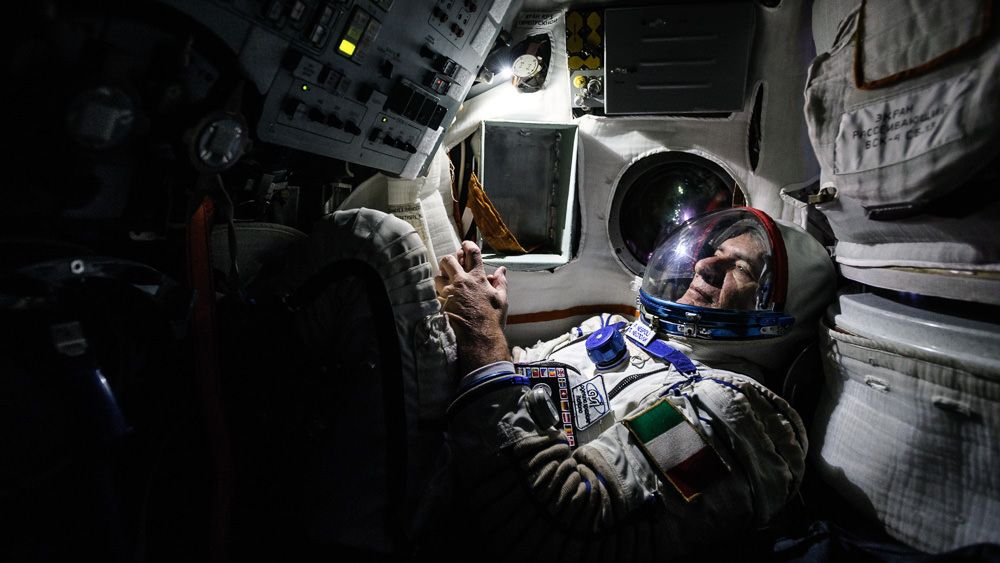 10-letni aparat, latarka z iPhone'a i trochę kreatywności wystarczyło, by trafić na okładkę "National Geographic" 1