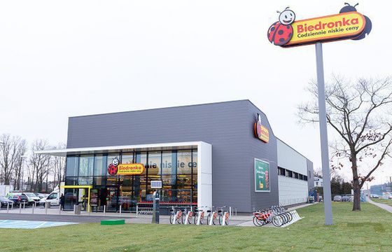 Biedronka obniżyła ceny ok. 50 produktów w sklepach przy granicy z Ukrainą