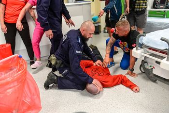 Ćwiczenia w gdyńskim szpitalu. Jak reagować na agresywnych pacjentów?