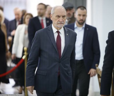 Macierewicz murem za Witek. W sieci pojawiła się specjalna adnotacja