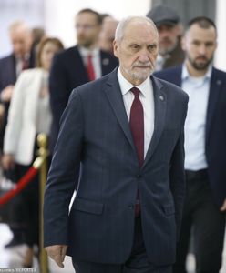 Macierewicz murem za Witek. W sieci pojawiła się specjalna adnotacja