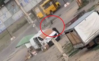 Wstrząsające nagranie. Rosyjski dron zaatakował sprzedawcę owoców