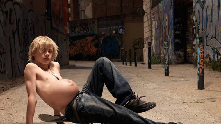 Szokująca kampania, pokazująca nastoletnich chłopców w ciąży 1