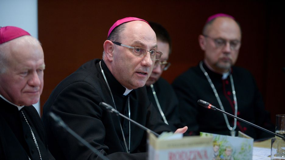 Wojciech Polak
Warszawa, 14.03.2023. Prymas Polski, delegat KEP ds. Ochrony Dzieci i M�odzie�y abp Wojciech Polak (2L) podczas konferencji prasowej podsumowuj�cej zako�czone 394. Zebranie Plenarne Konferencji Episkopatu Polski, 14 bm. w Warszawie. (amb) PAP/Marcin Obara
Marcin Obara
kep, konferencja, uksw, Zebrania Plenarnego Episkopatu Polski, zebranie plenarne, Zebranie Plenarne Episkopatu Polski