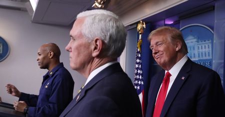 Kursy walut. USA zapowiadają otwarcie gospodarki, a złoty się osłabia