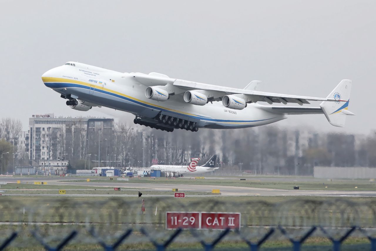 Ile An-225 przywiózł sprzętu medycznego do Polski? Antonov Airlines odpowiada