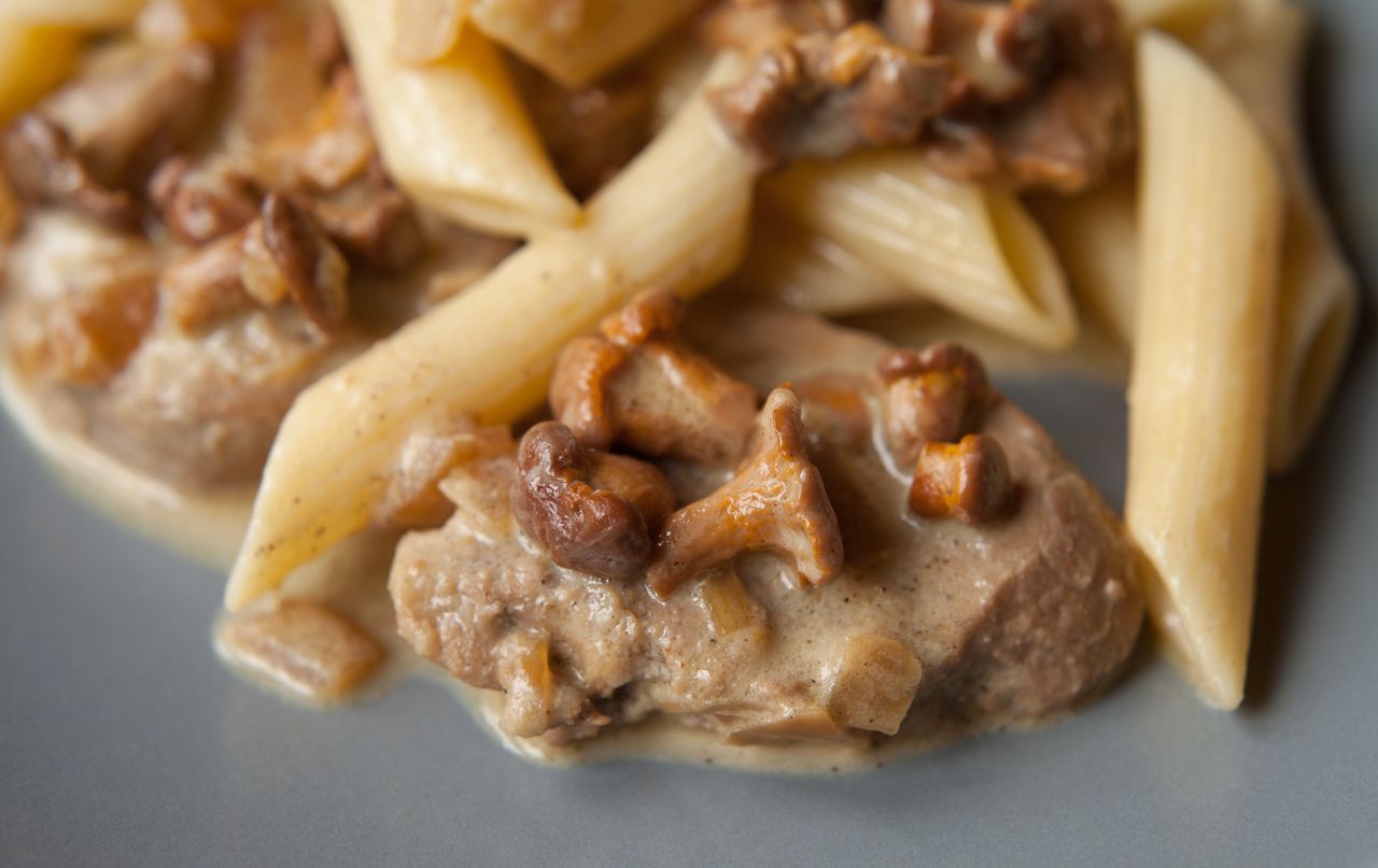 Chanterelle sauce goes well with both meat and pasta.