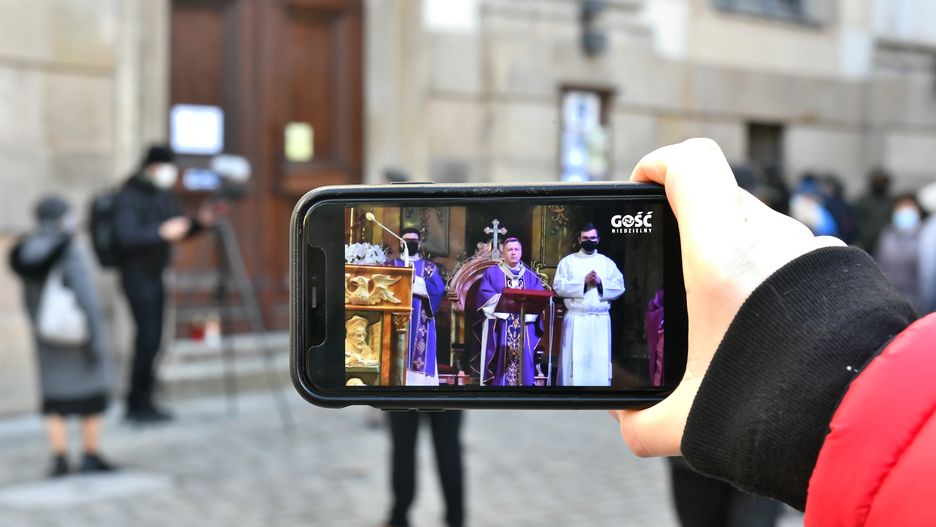 Henryk Gulbinowicz już bez tytułu honorowego obywatela Wrocławia. Wyjątkowa decyzja radnych
