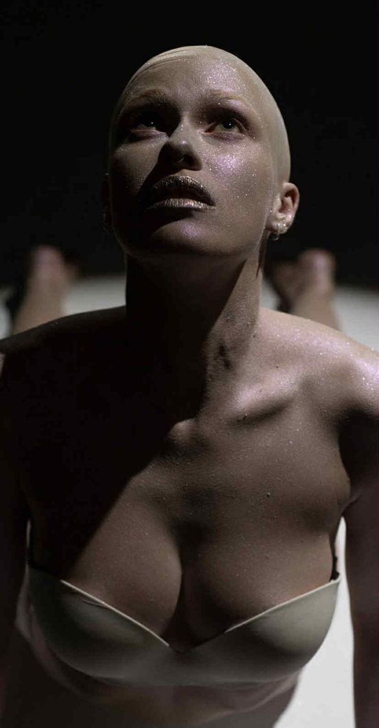 Helena Englert, tak promuje nowy singiel