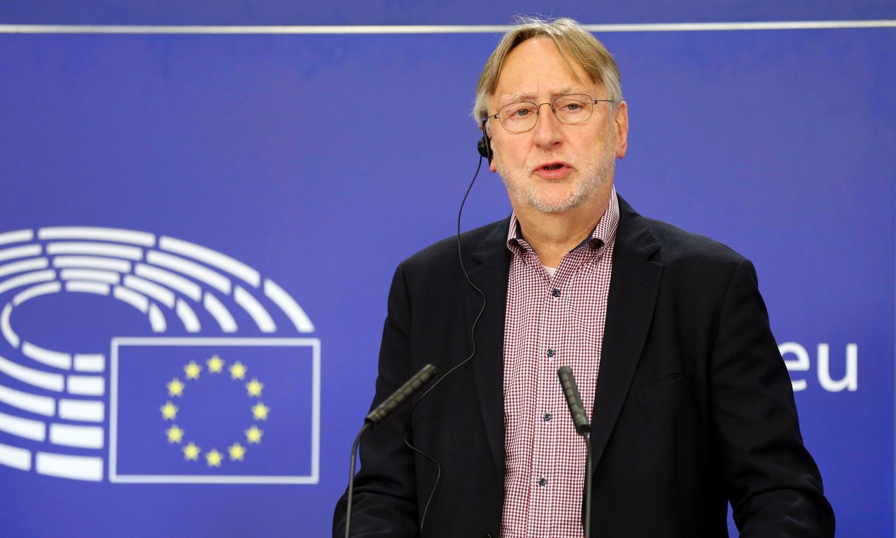 "Nie do przyjęcia". UE reaguje na zapowiedź wyższych ceł na samochody w USA