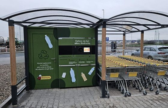 Biedronka testuje recyklomat, 5 groszy za zwróconą pustą butelkę