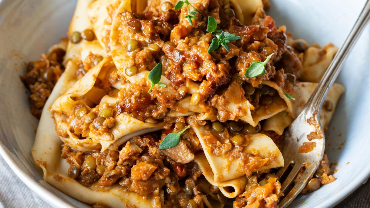 Włoski sos mięsny z makaronem zawróci ci w głowie