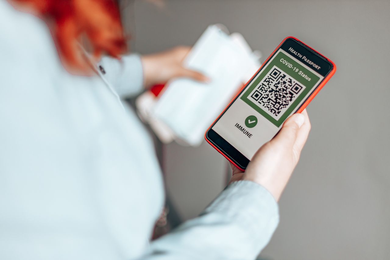 Handel fałszywymi certyfikatami COVID-19. Surowe kary dla sprzedających i kupców