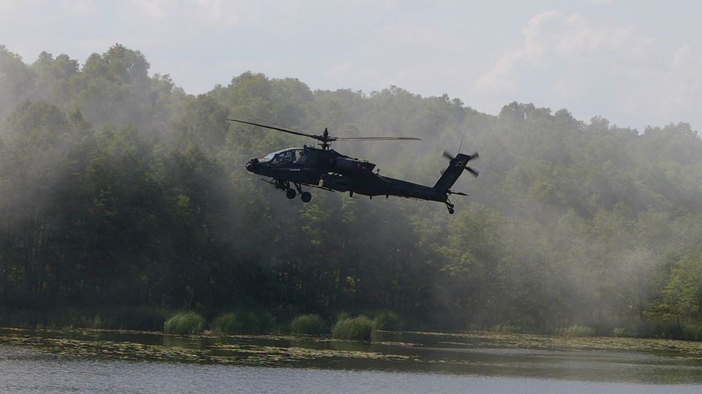 AH-64 w czasie ćwiczeń na poligonie w Drawsku pomorskim