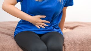 Olejek miętowy na skurcze i wzdęcia? Pamiętaj o zasadzie dwóch godzin