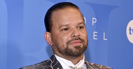 Poślizgnął się na źle umytej podłodze. Był sparaliżowany od szyi w dół