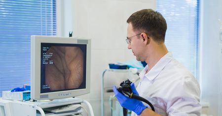 Co czwarty pacjent wykrywa zmiany przedrakowe w tym badaniu. Lekarz wyjaśnia, dlaczego to dobrze