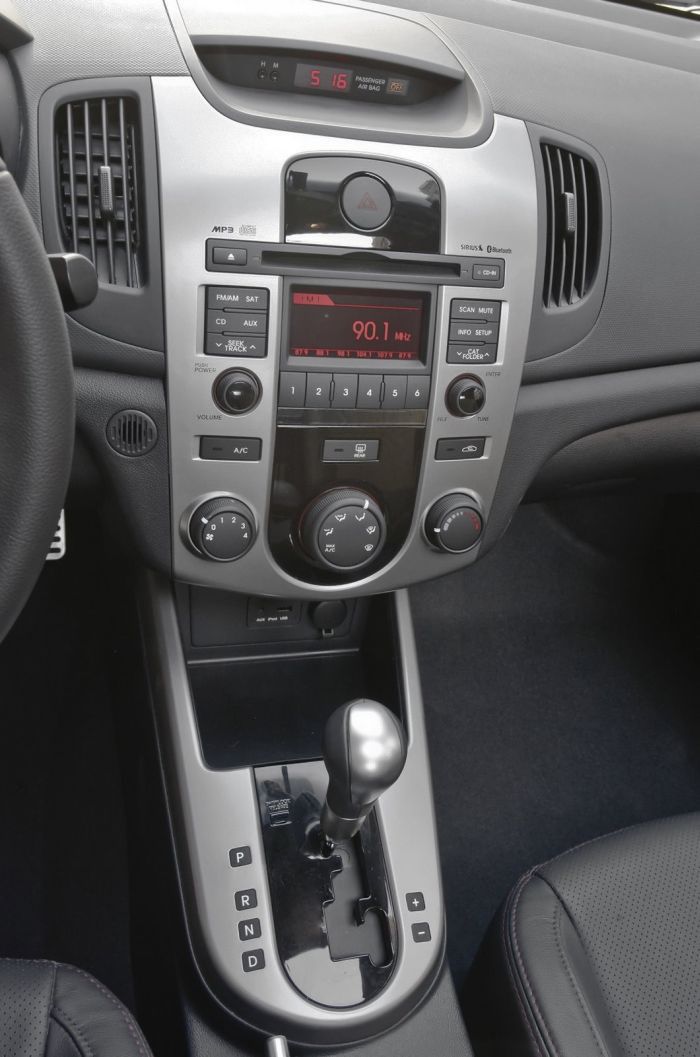 2010-Kia-Forte-Koup-55