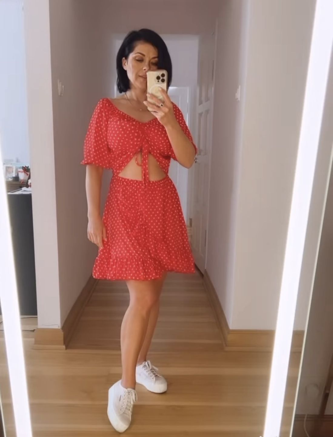 Katarzyna Cichopek w białych sneakersach Instagram/katarzynacichopek