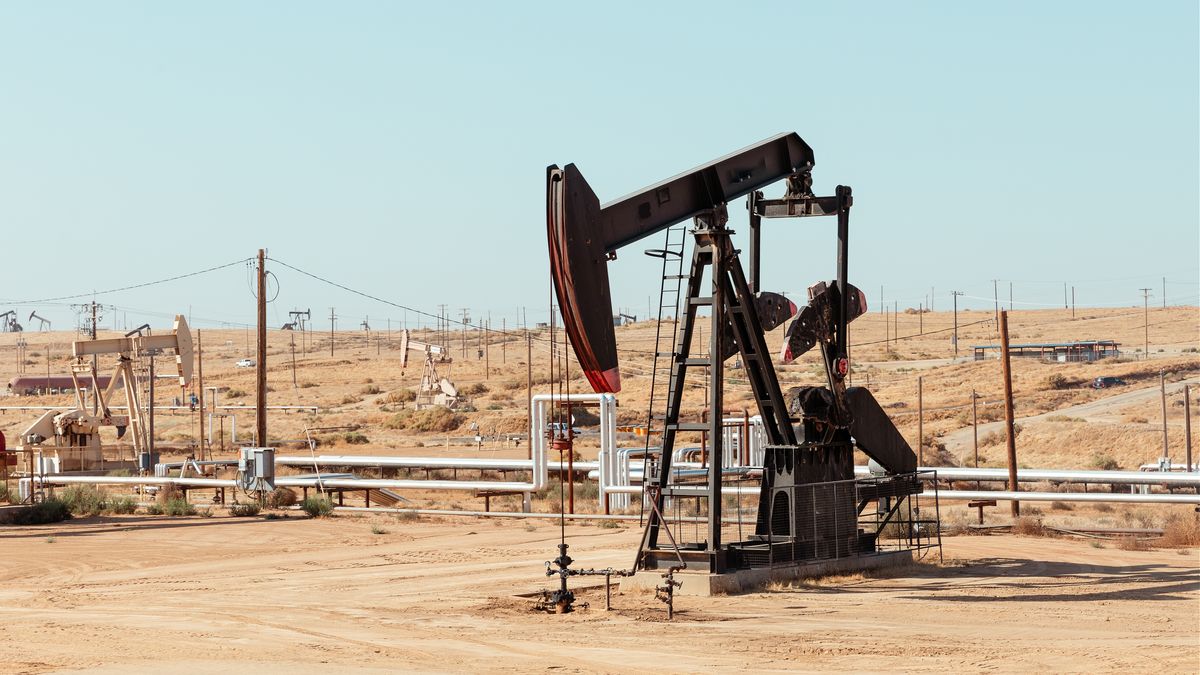 FOTOGRAFIA ALEKSANDRA DURDYN
refinery, natural resources, pumpjack, industrial, construction, petroleum, oil industry, energy, fossil fuel, gasoline, fuel and power generation, oil pump, fuel, industry, power, business, environment, equipment, usa, exploration, pump, gas, drill, no people, pump jack, oil prices, petrodollar, diesel, drilling, generation, supply, manufacturing equipment, united states, wealth, resource, pollution, north america, west coast, oil rig, machines, oil recovery, working, jack, oilfield, ecology, western usa, global warming, california, oil well