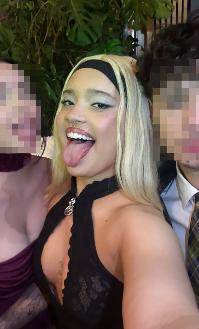 Blondwłosa Sara James pochwaliła się kreacją na studniówkę