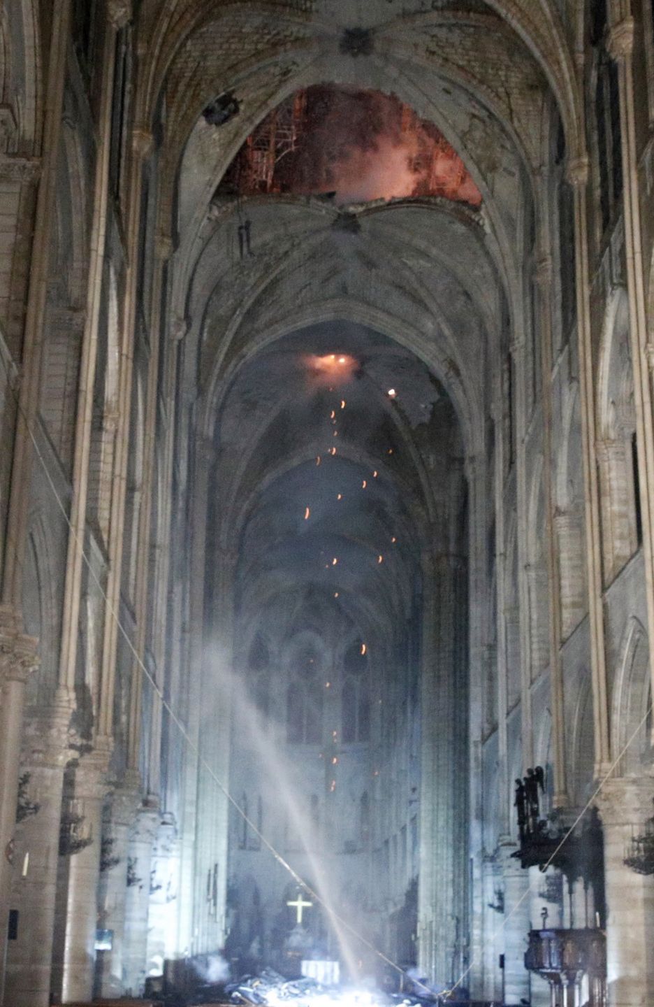 Katedra Notre Dame. Zdjęcia przed i po pożarze 5