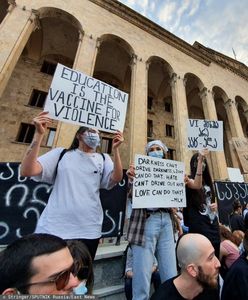 Gruzja. Polski bloger opowiedział o ataku nożownika. "Wjechałem prosto na stół"