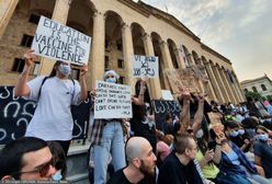 Gruzja. Polski bloger opowiedział o ataku nożownika. "Wjechałem prosto na stół"