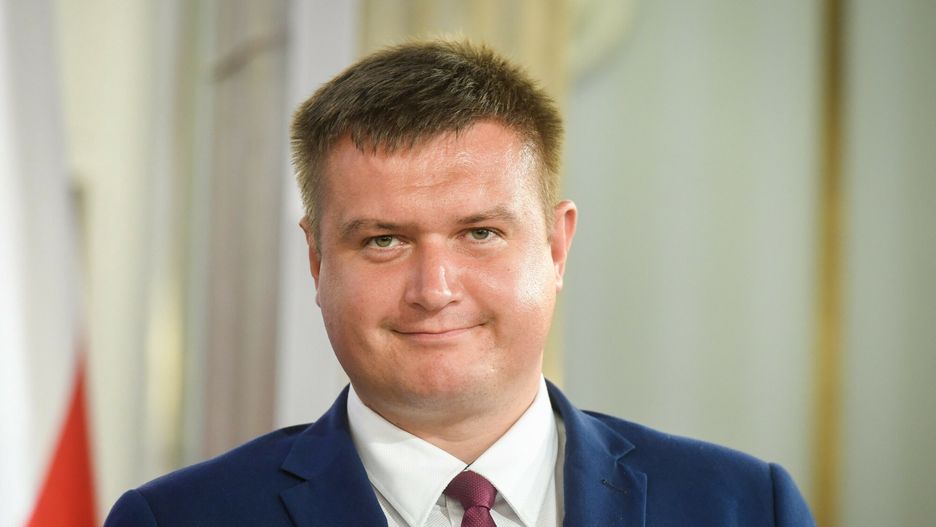 Koronawirus w Polsce. Poseł PiS został salowym na oddziale z chorymi na COVID-19