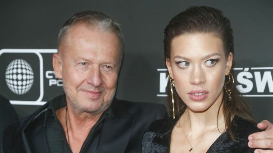 Na zdjęciu Aleksandra Linda i Bogusław Linda - na premierze filmu &#34;Psy 3. W imię zasad&#34;. Rok 2020.Tak wygląda Aleksandra Linda, córka Bogusława Lindy. Zdjęcia w naszej galerii &gt;&gt;&gt;&gt;