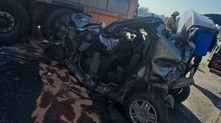 Bieżuń: Zabrał autostopowicza, zderzył się czołowo z ciężarówką