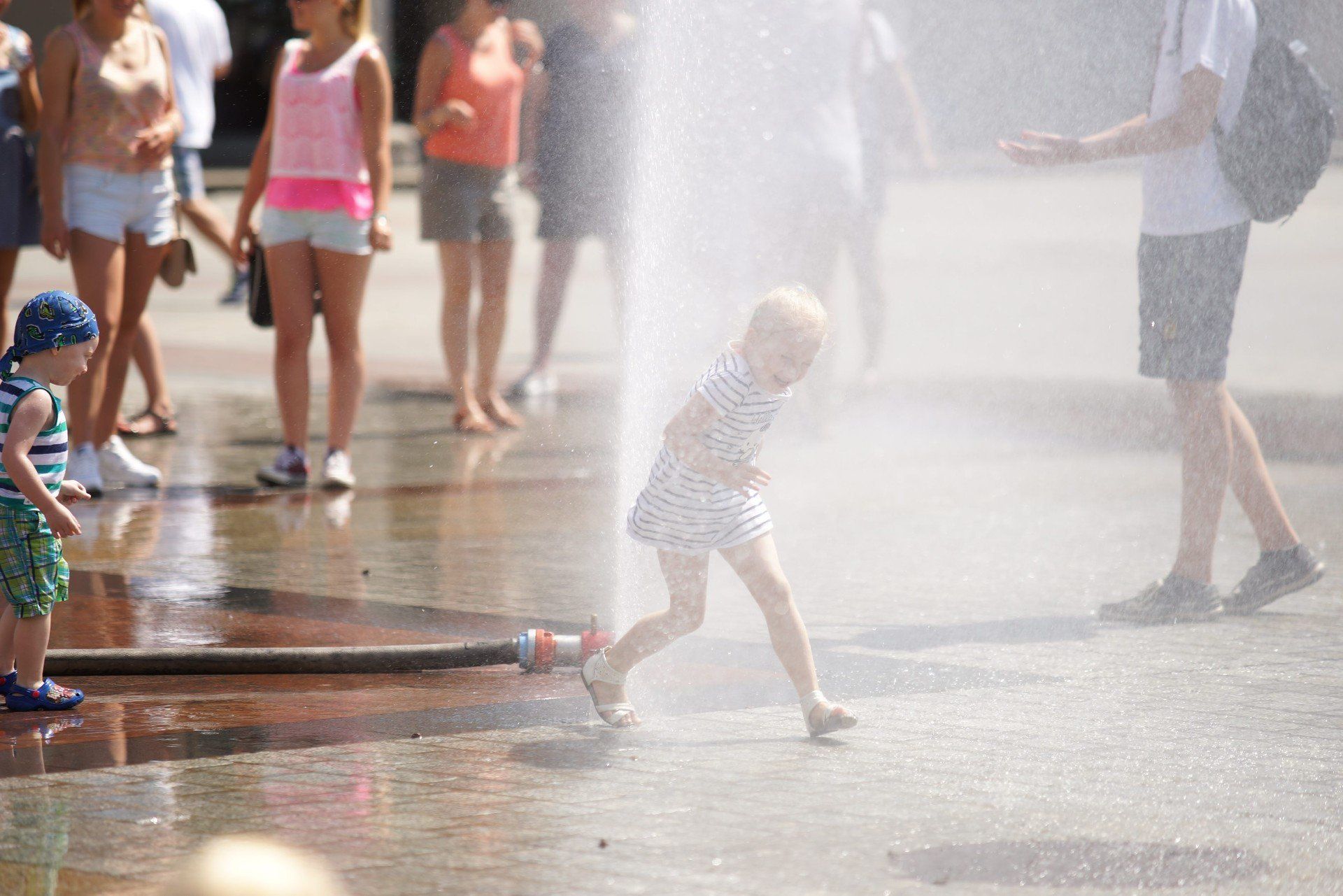 22.07.2015 KRAKOW
RYNEK GLOWNY UPAL W MIESCIE MIESZKANCY WALCZACY Z WYSOKIMI TEMPERATURAMI W CENTRUM MIASTA
N/Z:
FOT. MICHAL GACIARZ / POLSKA PRESS GAZETA KRAKOWSKA