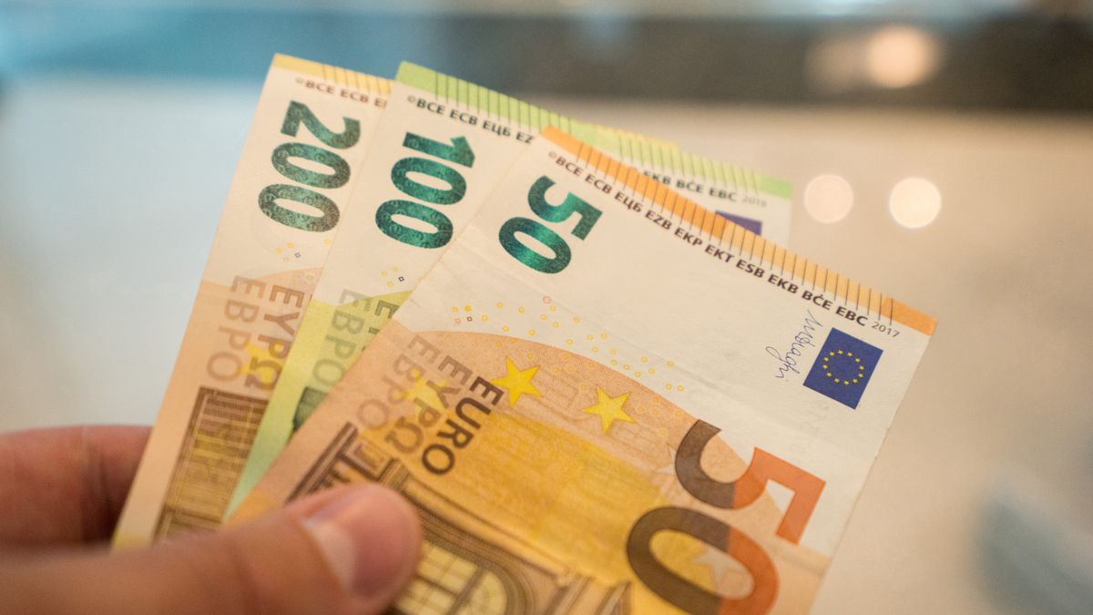 Kursy walut NBP 05.12.2020 Piątkowy kurs euro, funta, dolara i franka szwajcarskiego