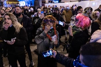 Tak Madryt pożegna stary rok. Tłumy zjedzą 12 "szczęśliwych winogron"