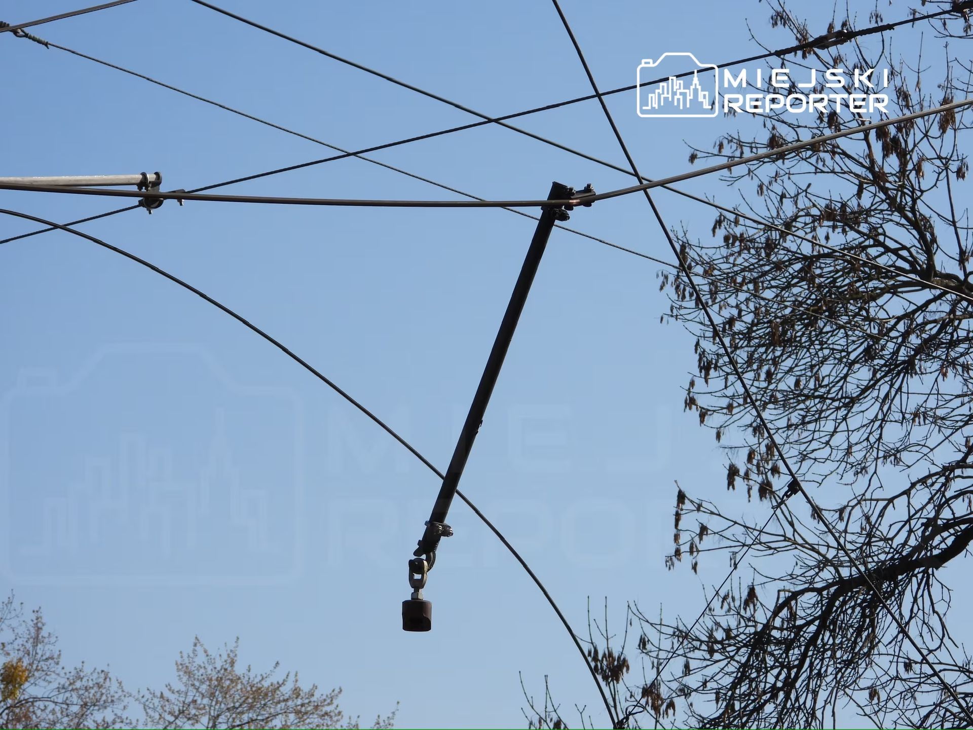 Ciężarówka zerwała sieć trakcyjną