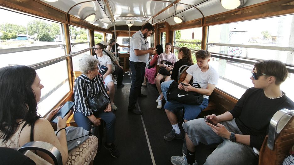 Wrocławska &#34;enusia&#34; wyjechała 22 czerwca 2025 roku na specjalną linię numer 7 z pętli Górka Narodowa do przystanku Dąbie w Krakowie. 