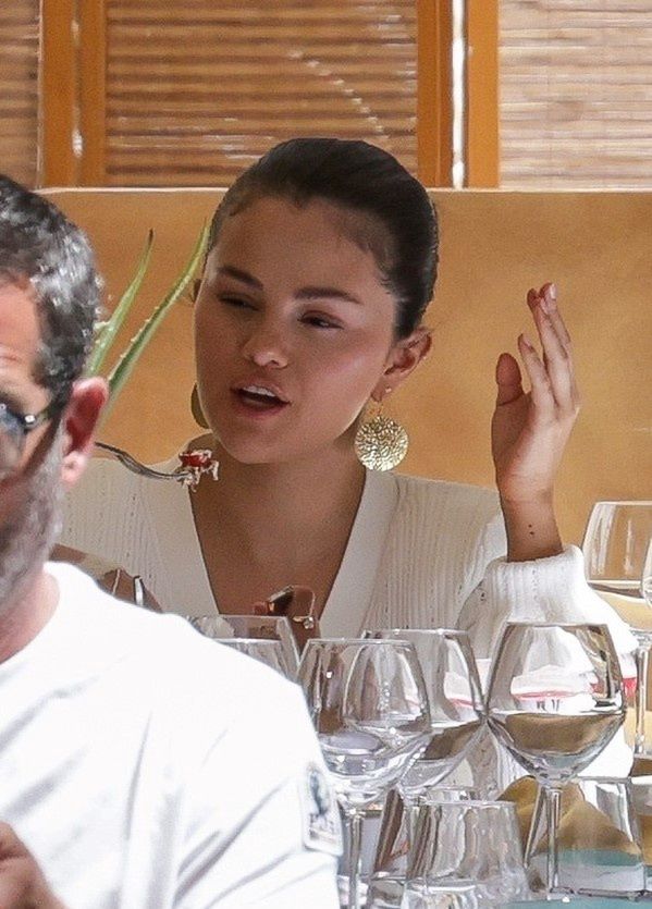 Selena Gomez "przyłapana" w Cannes 