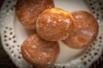 Gdy bratowa poczęstowała mnie tymi pączkami, przepadłam. Długo nie mogłam odgadnąć głównego składnika