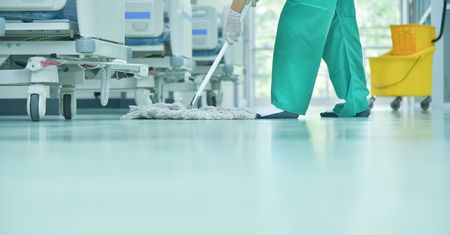 Szpital we Wrocławiu przeniesie 500 pracowników. "Potraktowano nas jak śmieci"