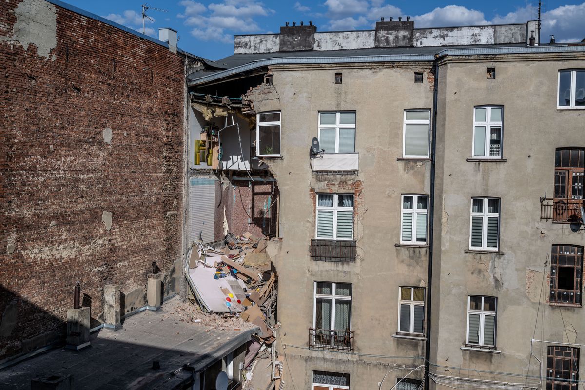 kamienica, tunel, zawalenie Zawalona część kamienicy w Łodzi. Dramatyczne relacje sąsiadów