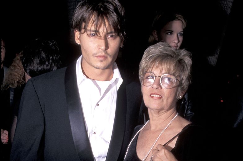 Johnny Depp został porzucany przez matkę?